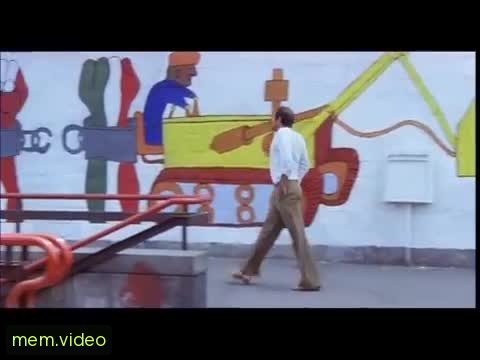 Кадр на 0:32