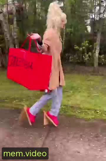 Кадр на 0:01