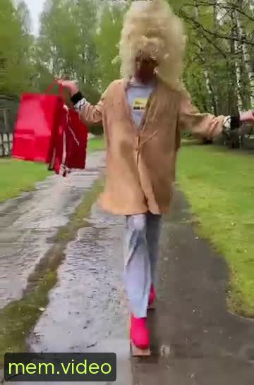 Кадр на 0:03