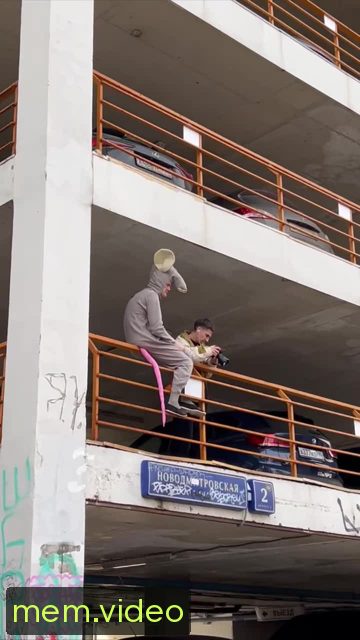 Кадр на 0:02
