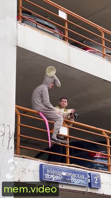 Кадр на 0:03