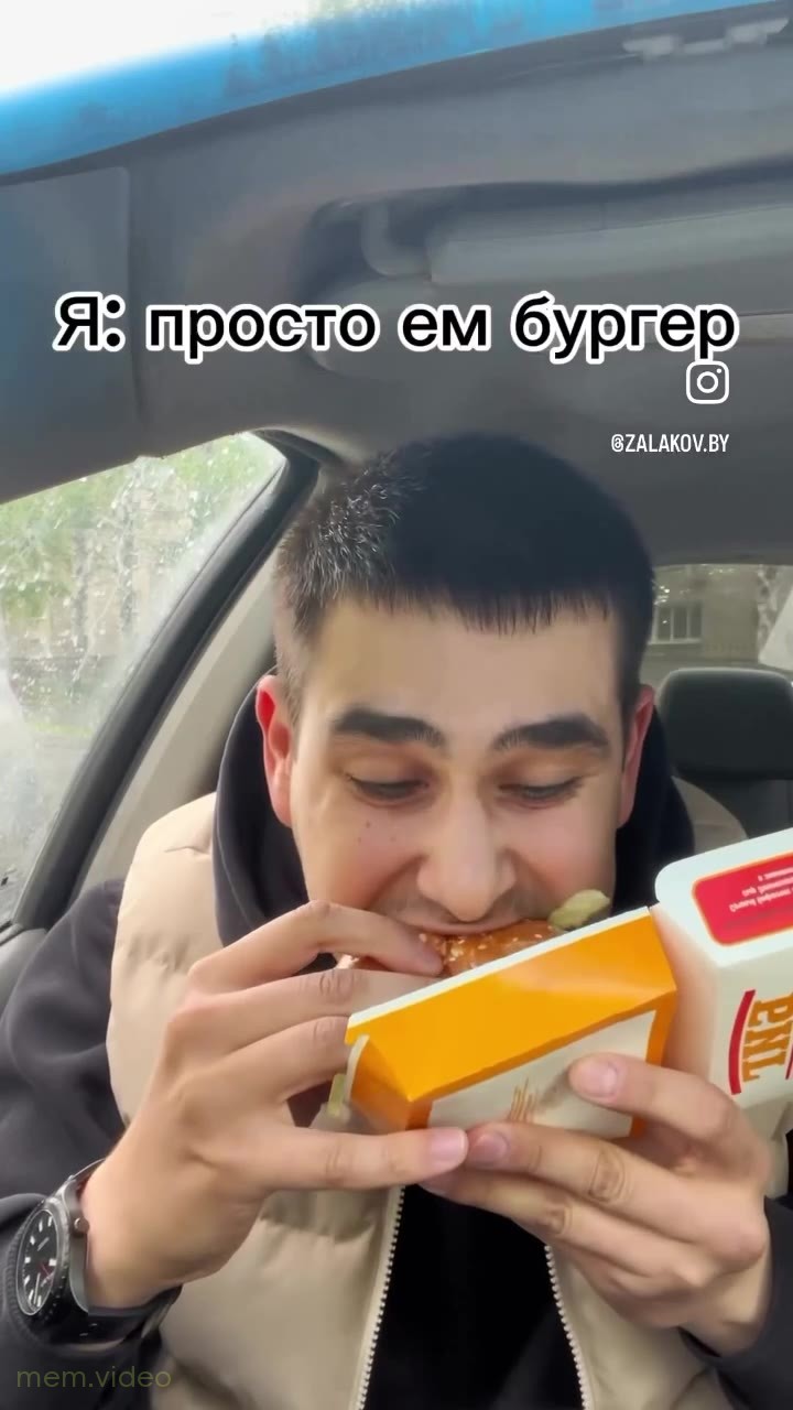 Кадр: Джереми Кларксон вываливается из машины