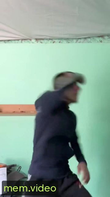 Кадр на 0:03