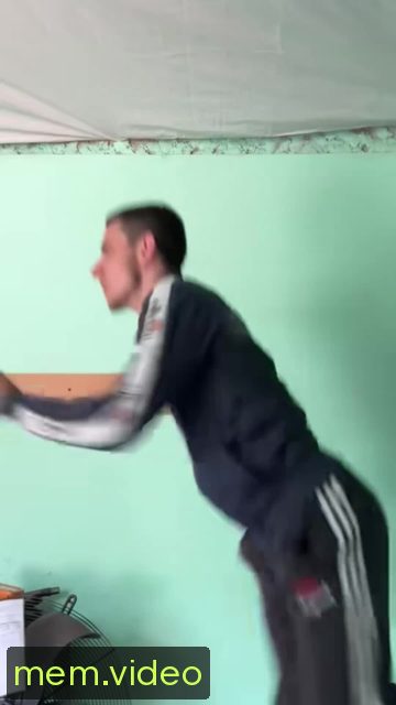 Кадр на 0:06
