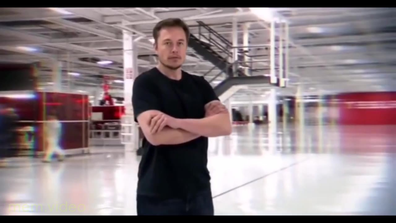 Кадр: «This is Elon Musk» — Илон Маск скрестил руки на заводе