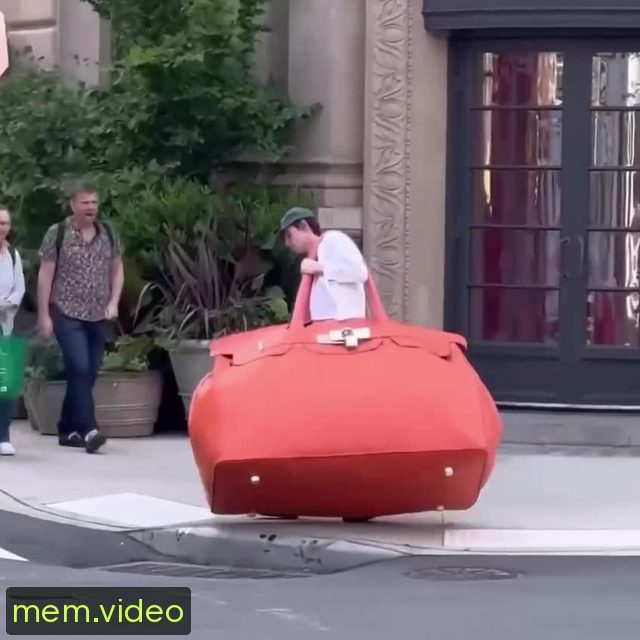 Кадр на 0:02