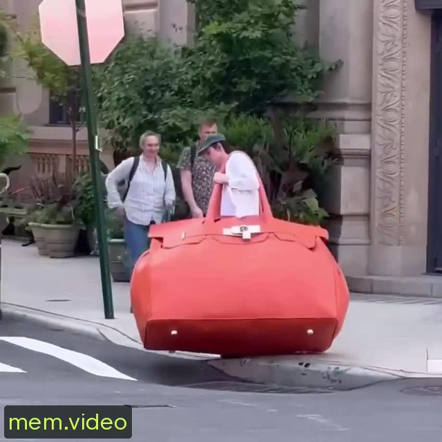 Кадр на 0:02