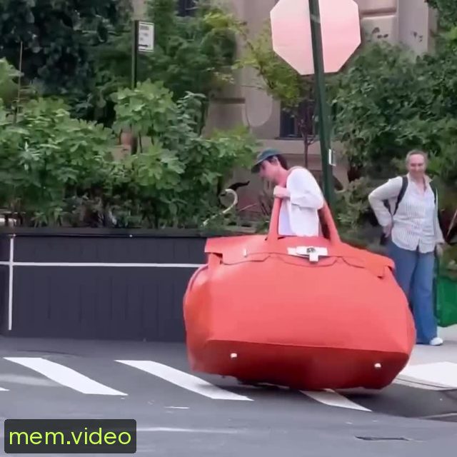 Кадр на 0:03
