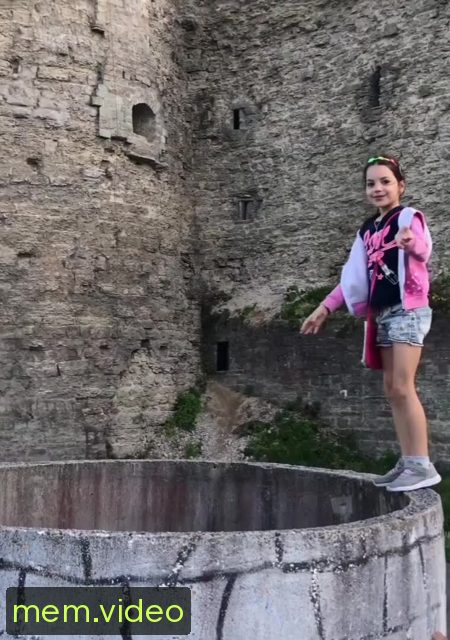 Кадр на 0:02