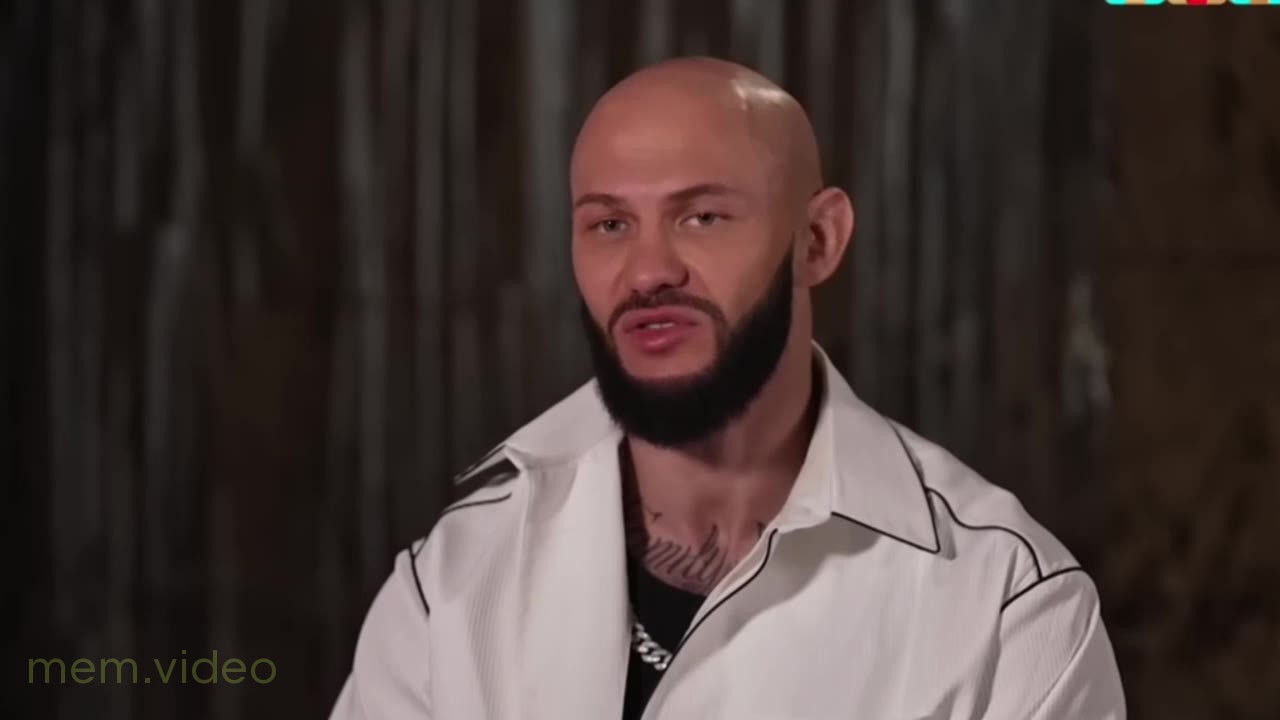 Кадр: «Жена заставила, ну да, заставила» — Джиган в шоу