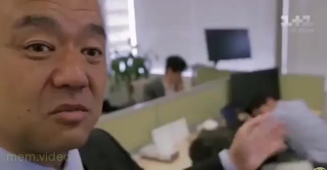 Кадр: "Если подчинённый спит на работе" — мем из программы Мир наизнанку