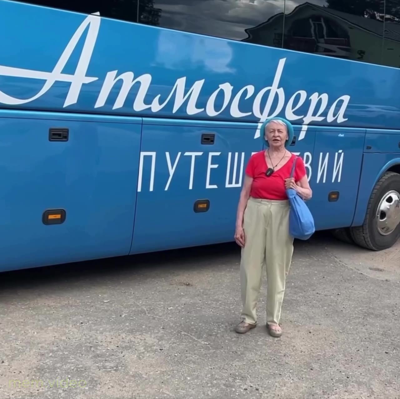 Кадр: «Больше никаких дедлайнов» — бабушка в поездке