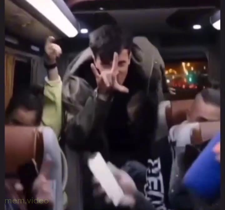 Кадр: Арсений Попов танцует в автобусе и показывает козу