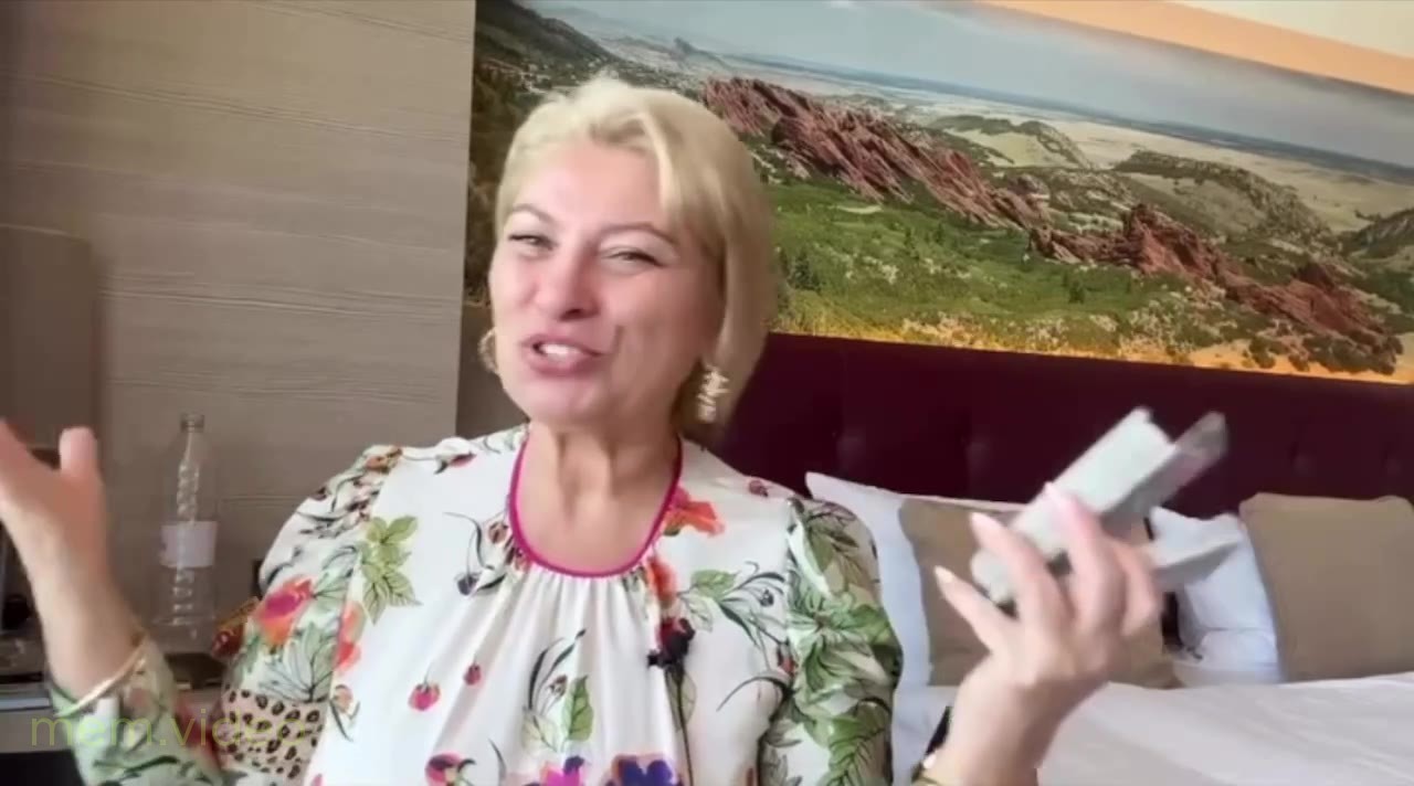 Кадр: Анжела Пёрл: «Все очень здорово!.. ох, смерть»