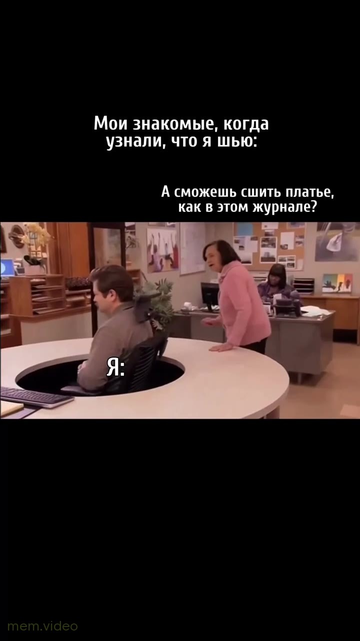 Кадр: Рон Свонсон крутится на кресле за круглым столом