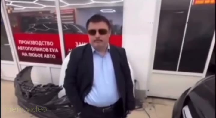 Кадр: "Путёвку дали в чужие дали" — мужчина в костюме жмёт руку