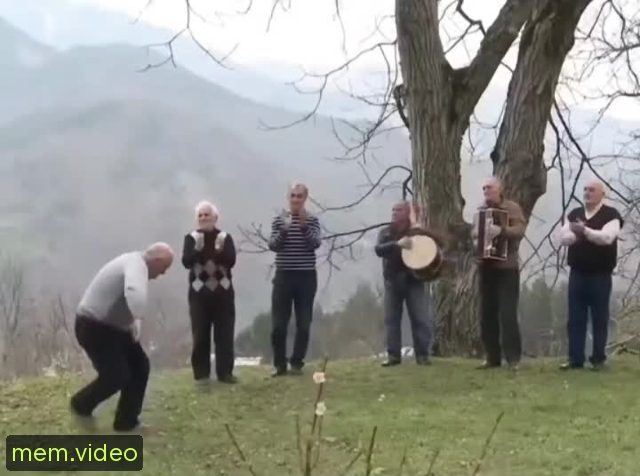 Кадр на 0:32