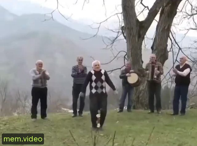 Кадр на 0:44