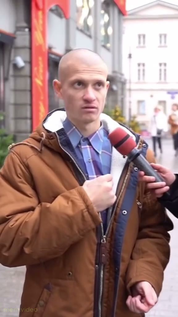 Кадр: "Привет им большой из прошлого" — интервью с мужчиной
