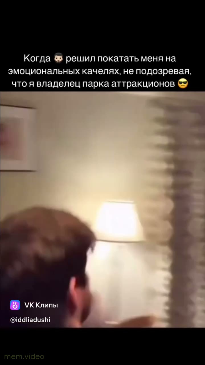 Кадр: "Damn right, it's better than yours" — парень поёт на камеру