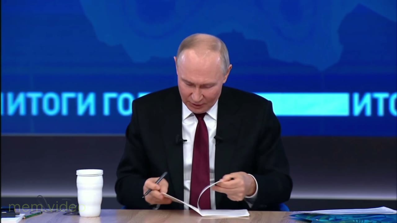 Кадр: Путин на «Прямой линии»: «Это я уже видел. Хочется другое»