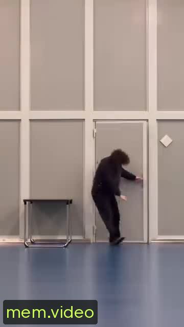 Кадр на 0:02