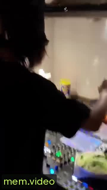 Кадр на 0:02