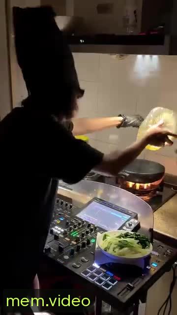 Кадр на 0:04