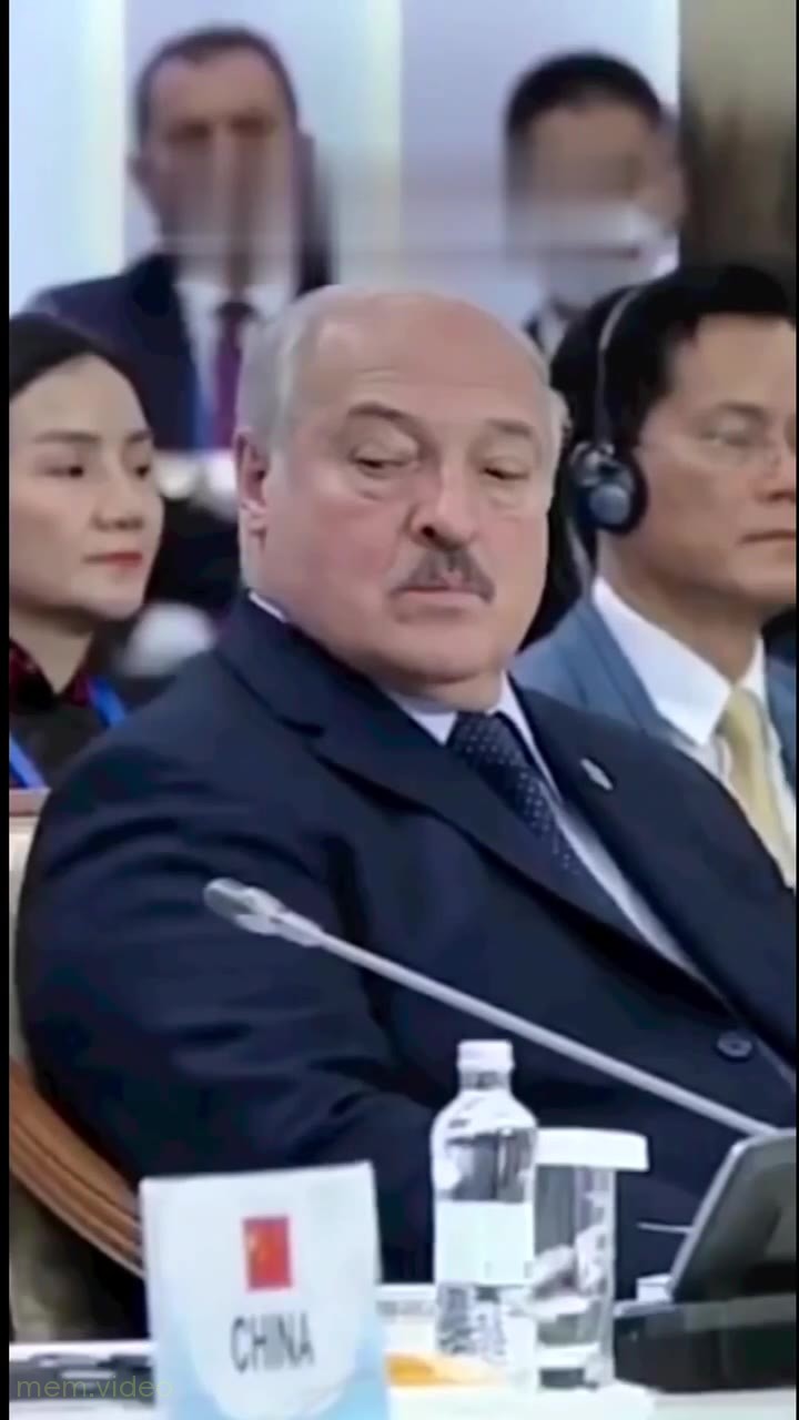 Кадр: Лукашенко смотрит свысока