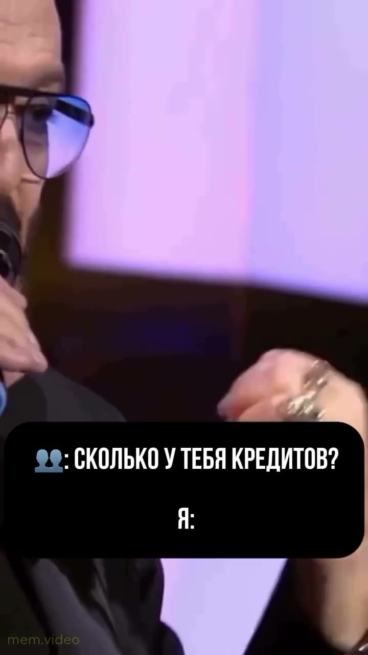 Кадр: Михаил Шуфутинский считает на сцене: «Раз, два, три, четыре»