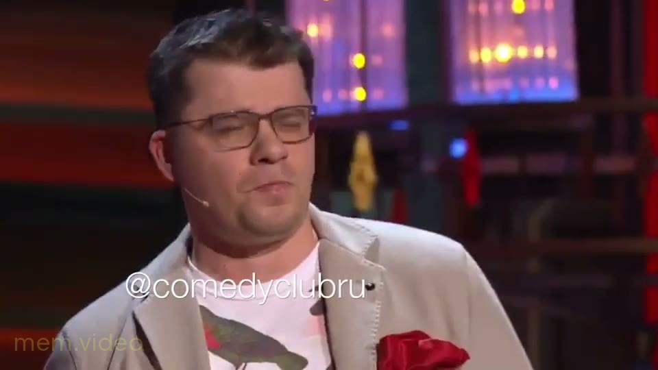 Кадр: Гарик Харламов поёт «Опять метель! Какого, ведь уже апрель»