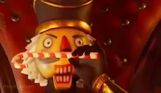 Кадр: Щелкунчик нюхает леденец в Fortnite