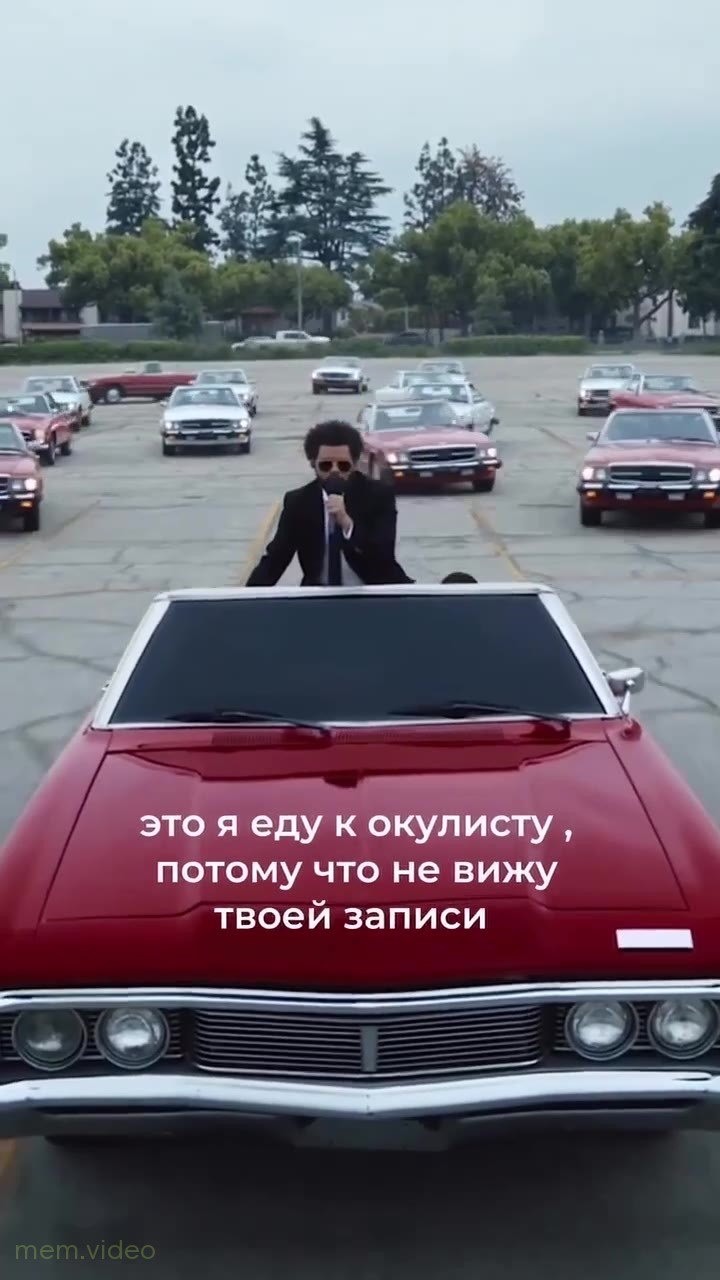 Кадр: The Weeknd поёт на парковке в клипе Save Your Tears