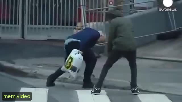 Кадр на 0:02