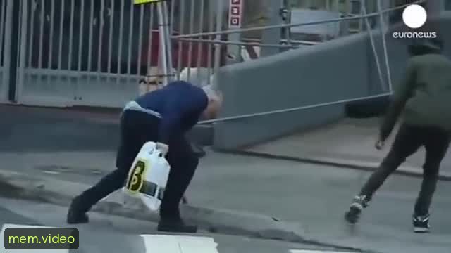 Кадр на 0:03