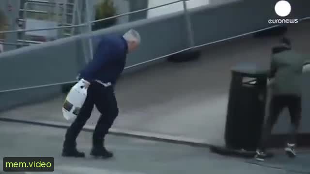 Кадр на 0:06