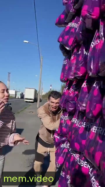 Кадр на 0:03