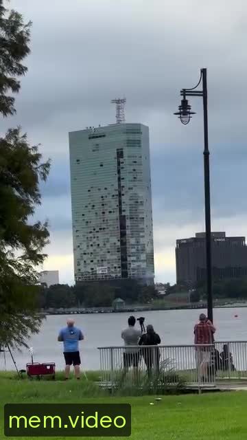 Кадр на 0:03