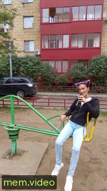 Кадр на 0:03