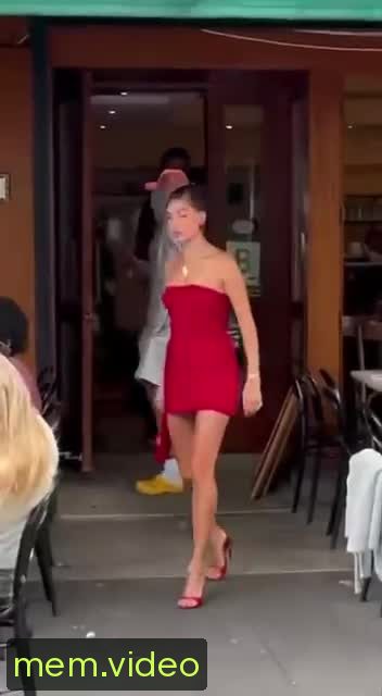 Кадр на 0:02