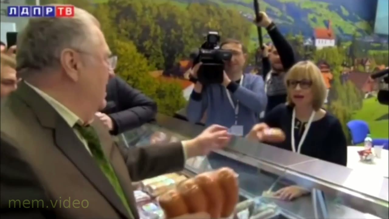 Кадр: «Не вздумай сожрать» — Жириновский с сардельками