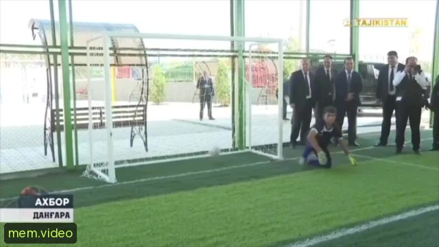 Кадр на 0:02