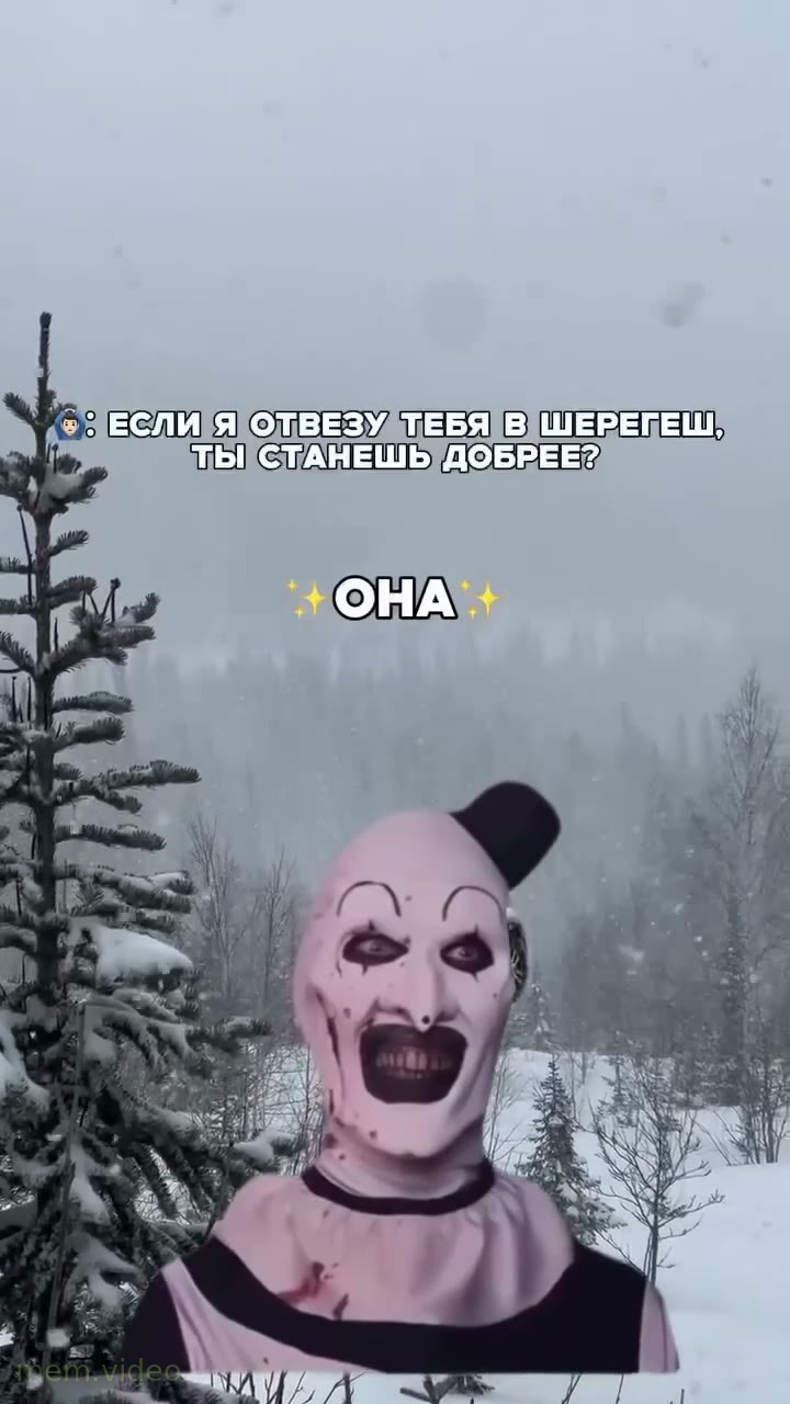 Кадр: Клоун Арт из «Ужасающего» качает головой в зимнем лесу