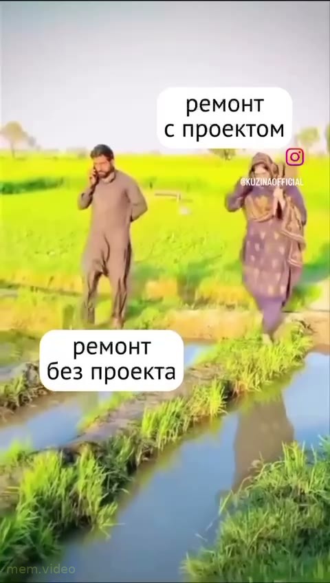 Кадр: Мужчина говорит по телефону и падает в воду