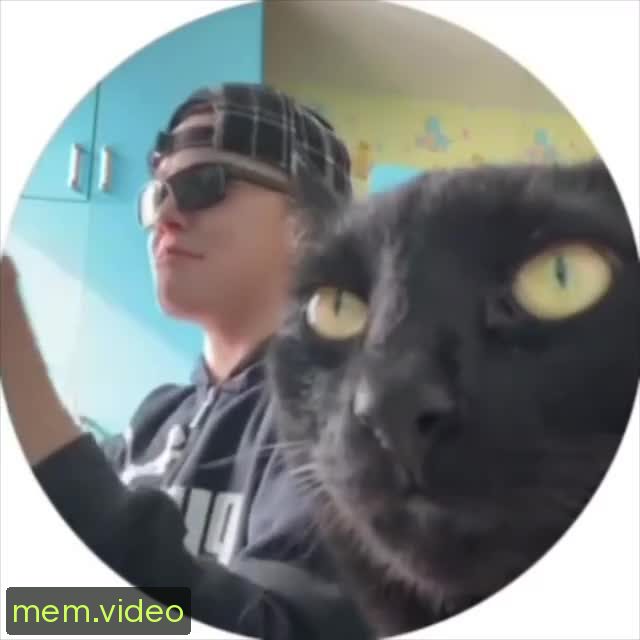 Кадр на 0:32