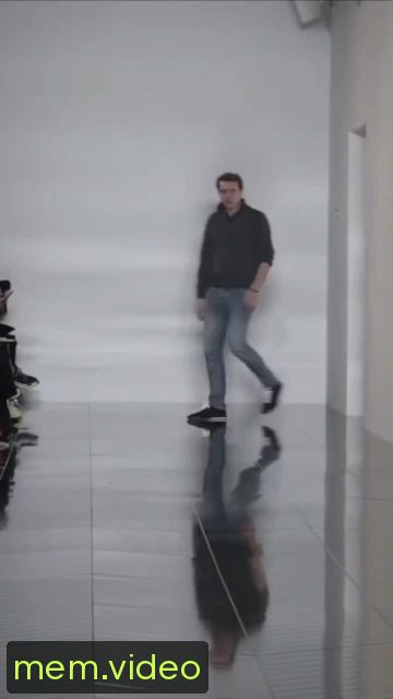Кадр на 0:01