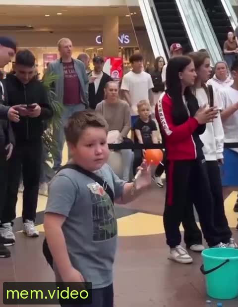 Кадр на 0:03