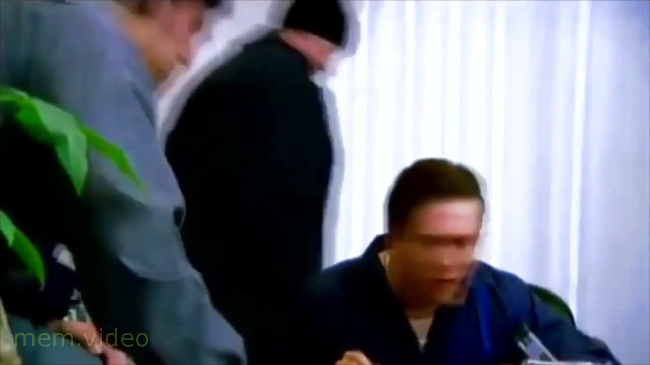 Кадр: Саша Белый кричит «Твою мать!» в сериале «Бригада»
