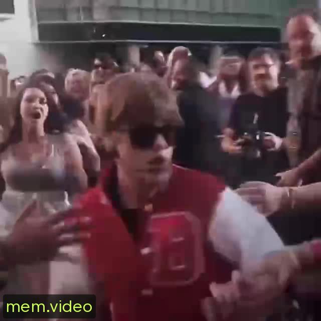 Кадр на 0:02