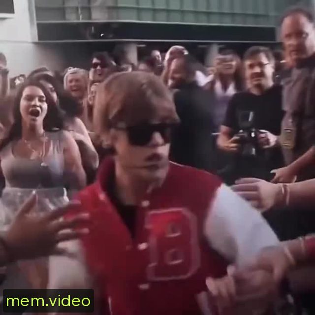 Кадр на 0:02